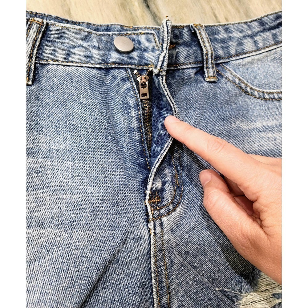 Folivora Denim Shorts Distressed Frayed Hem Blue NWT - Picture 3 of 10